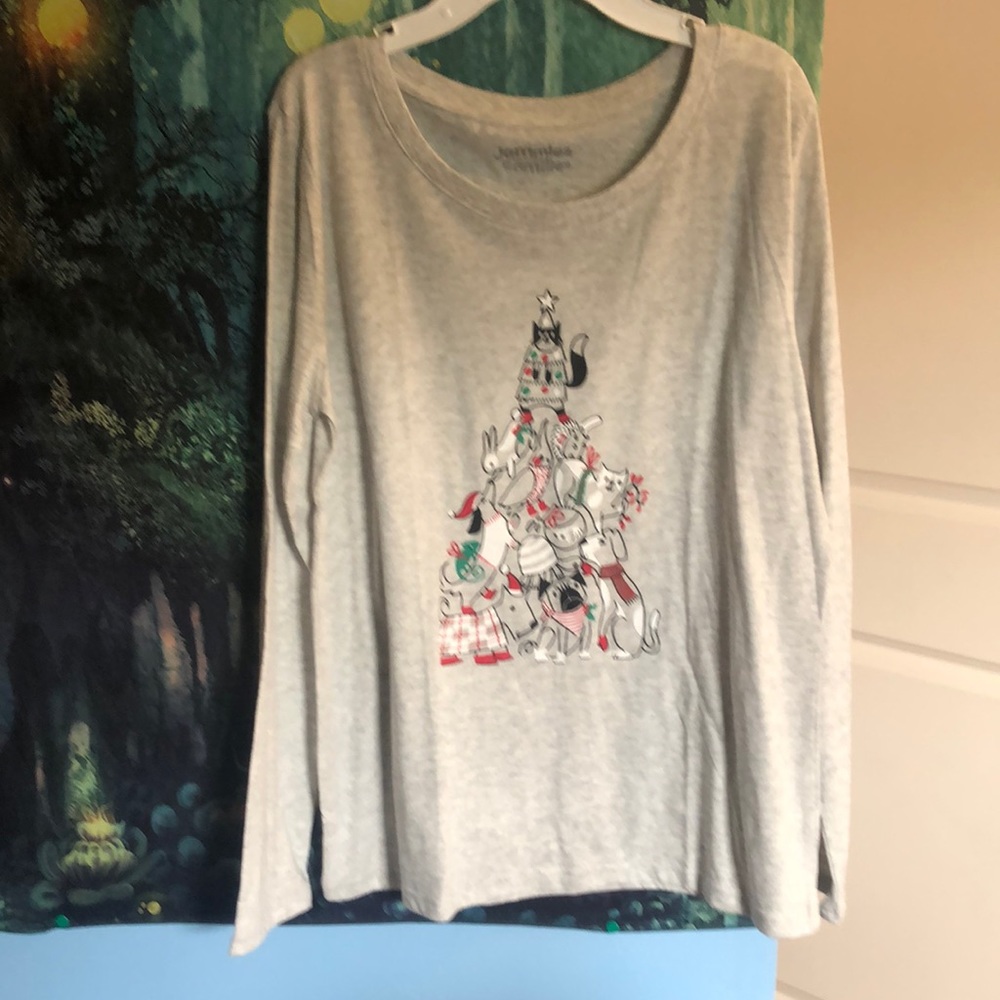 Presents and puppies sleep shirt